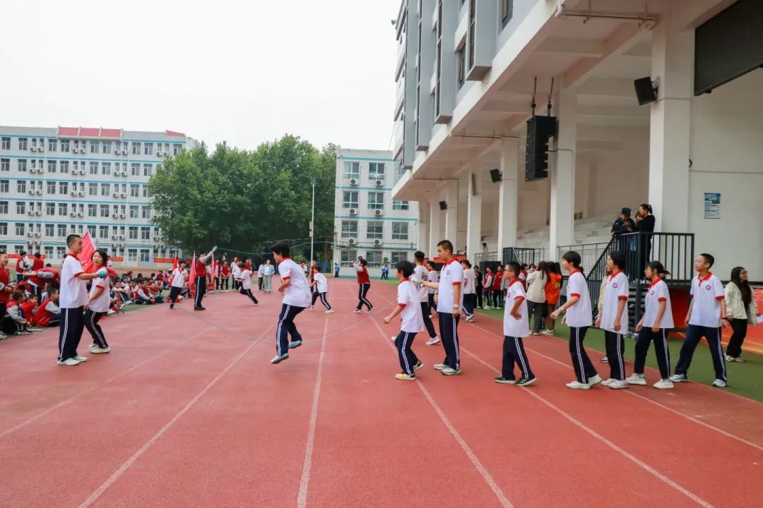 躍動青春 繩采飛揚(yáng)丨初一年級跳繩比賽圓滿落幕