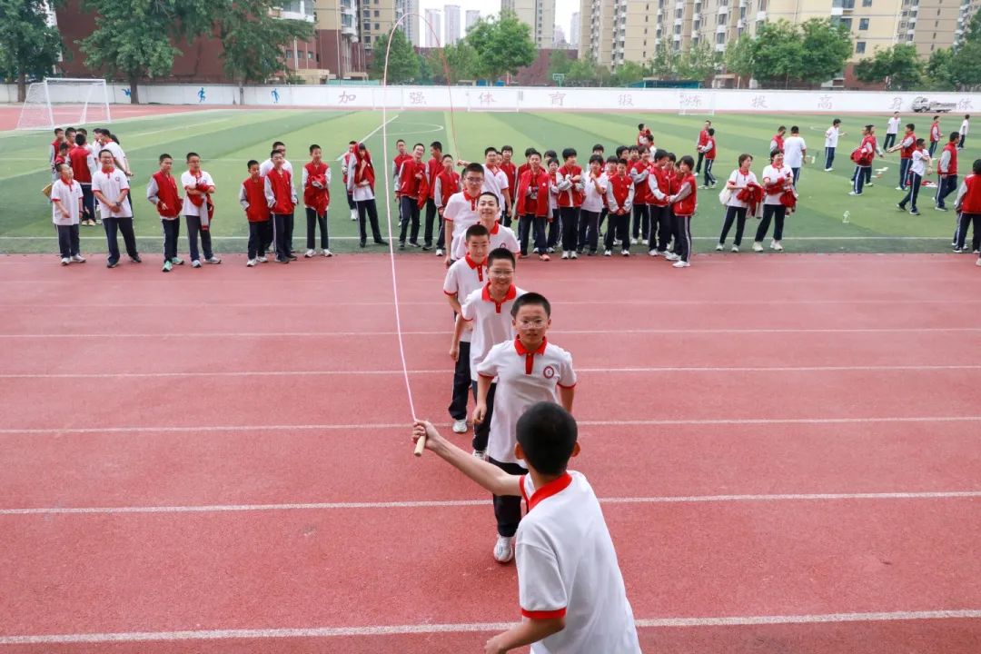 躍動青春 繩采飛揚(yáng)丨初一年級跳繩比賽圓滿落幕