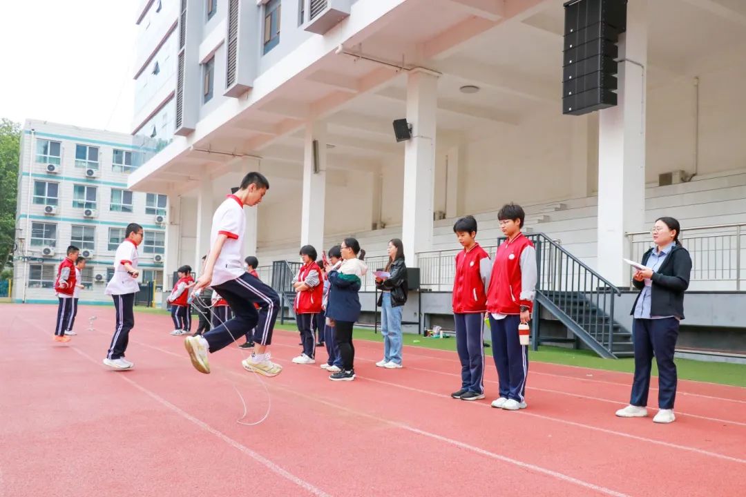 躍動青春 繩采飛揚(yáng)丨初一年級跳繩比賽圓滿落幕