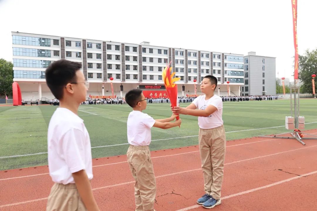 【立小 ? 開(kāi)學(xué)季】圍觀直播啦！今年的開(kāi)學(xué)典禮很燃很颯氣！