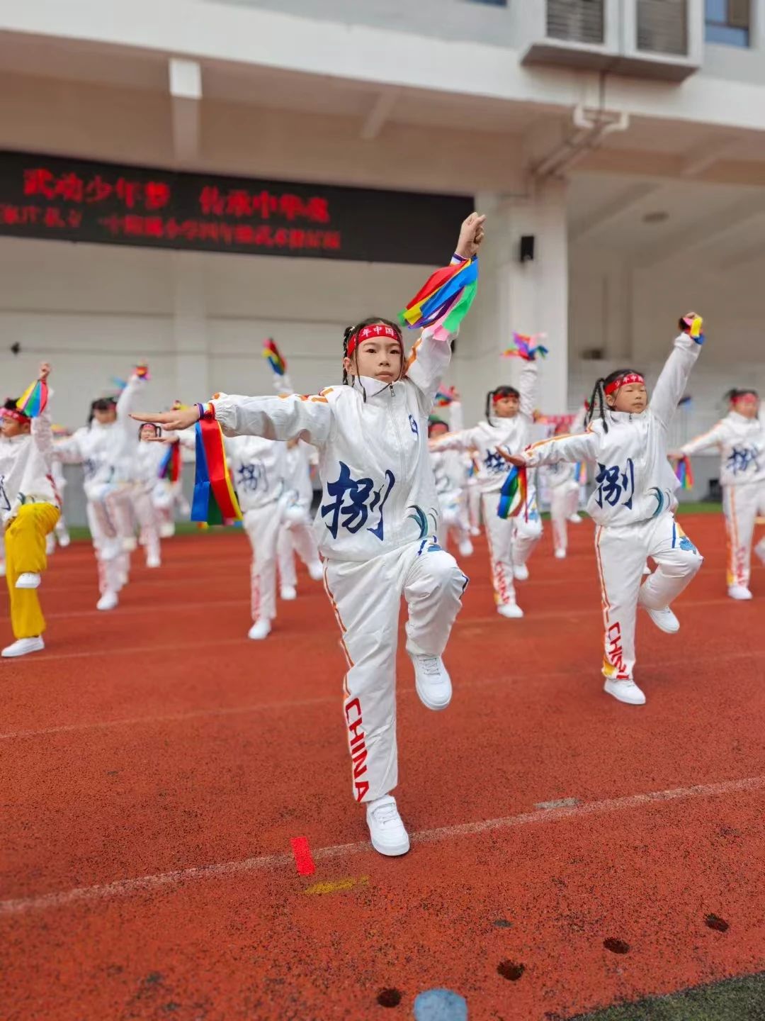 【立小 ? 新年獻(xiàn)詞】讓生命在詩(shī)意立小中幸福發(fā)光